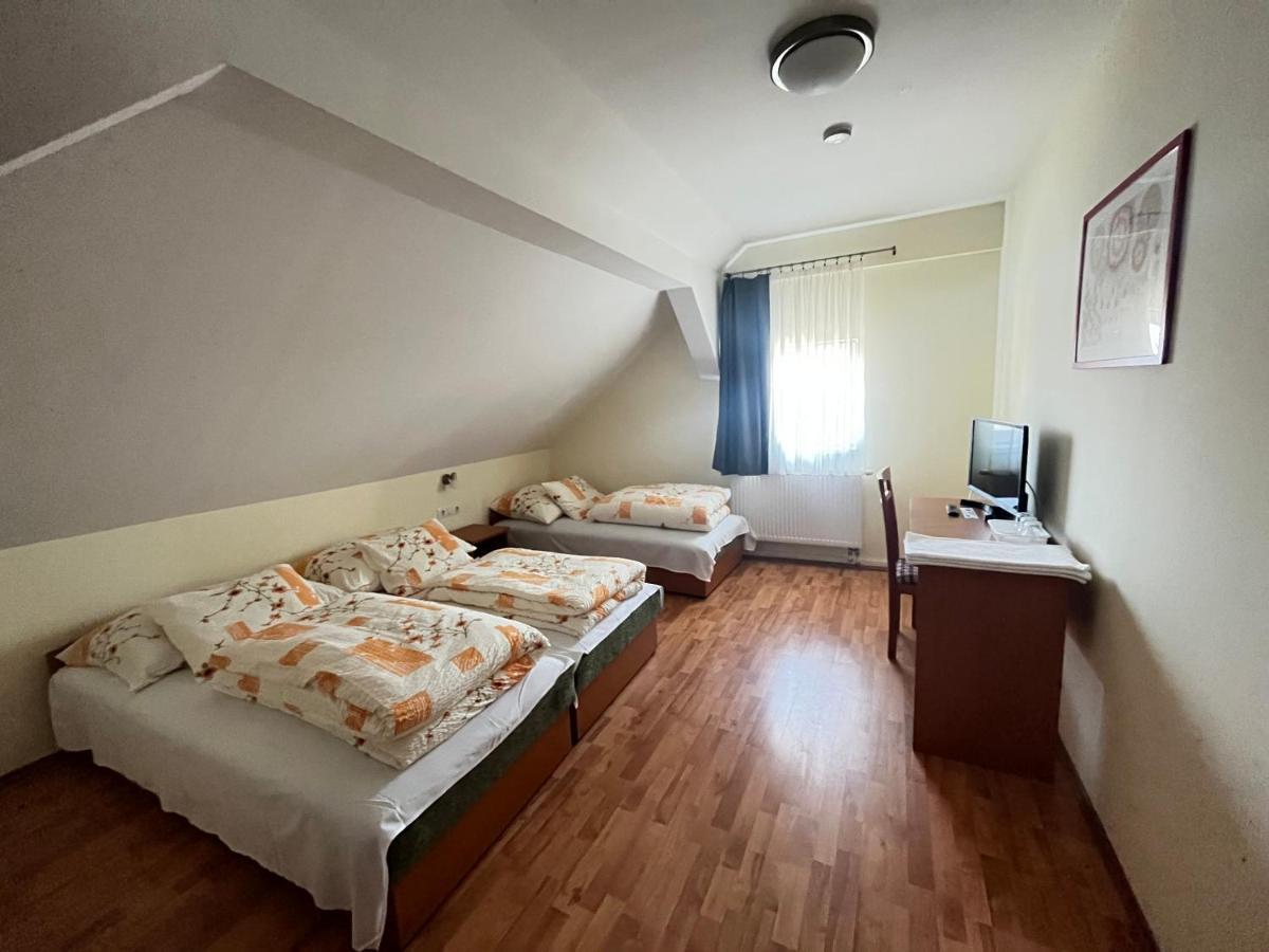 Globus Guesthouse, Vendeghaz Sormás Eksteriør bilde