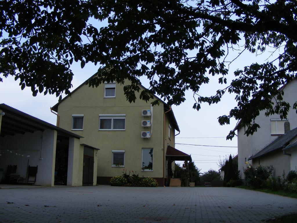 Globus Guesthouse, Vendeghaz Sormás Eksteriør bilde